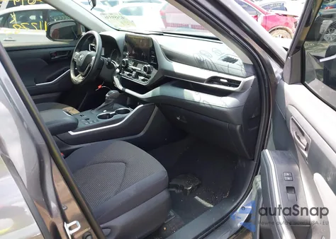 2023 Toyota Highlander Le z USA, uszkodzony, nr VIN 5TDKDRAH8PS019733